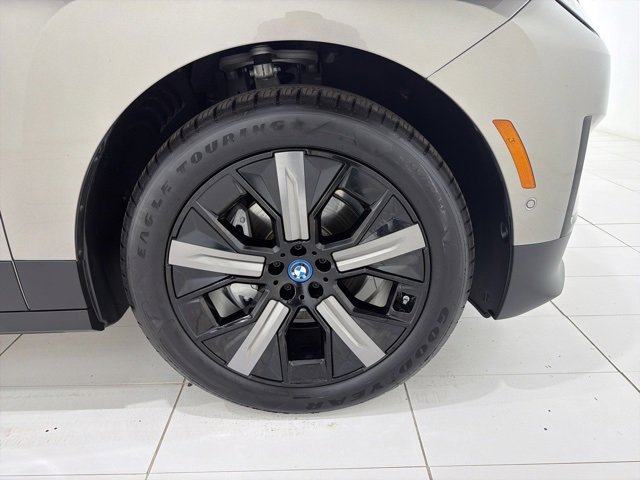 Used 2025 BMW iX xDrive50 w/ Premium Package image 43