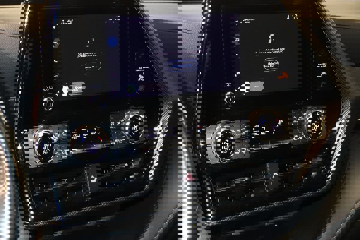 Used 2023 Toyota Highlander L image 43