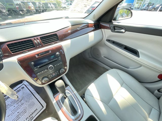 Used 2010 Chevrolet Impala LT w/ Luxury Edition Package FWD image 23