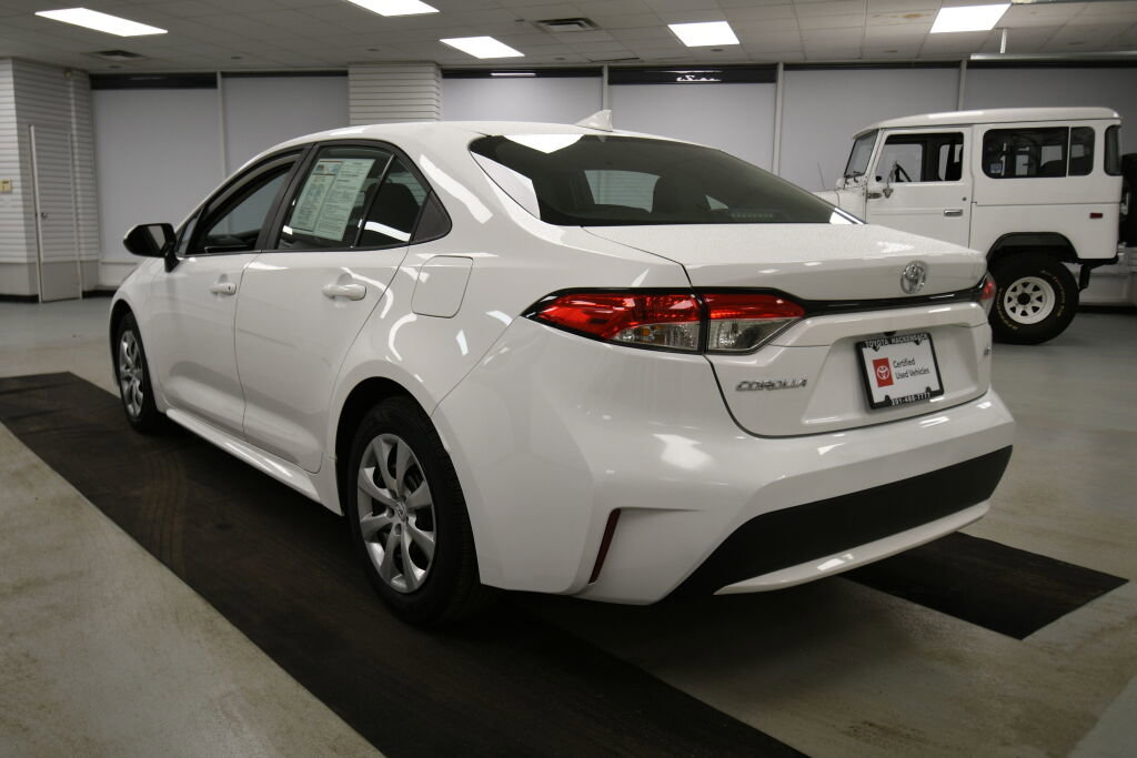 Used 2022 Toyota Corolla LE image 5