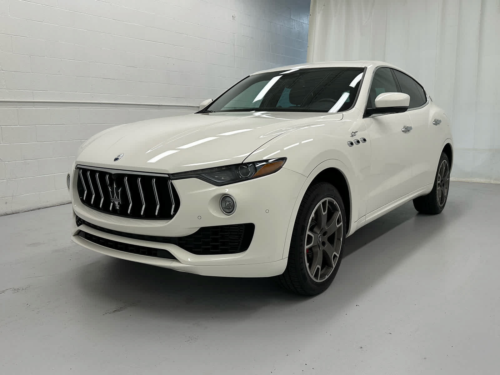 Used 2023 Maserati Levante GT AWD/4WD image 4