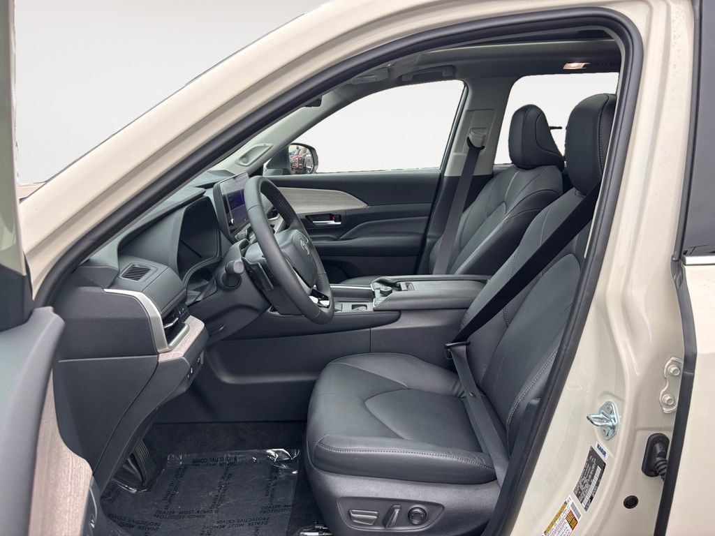 Used 2024 Toyota Grand Highlander Platinum image 16