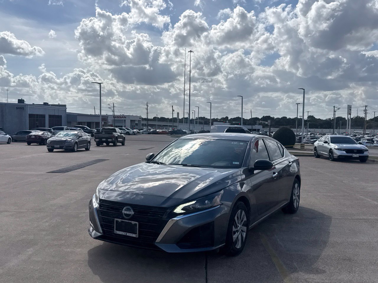 Used 2025 Nissan Altima 2.5 S FWD image 9