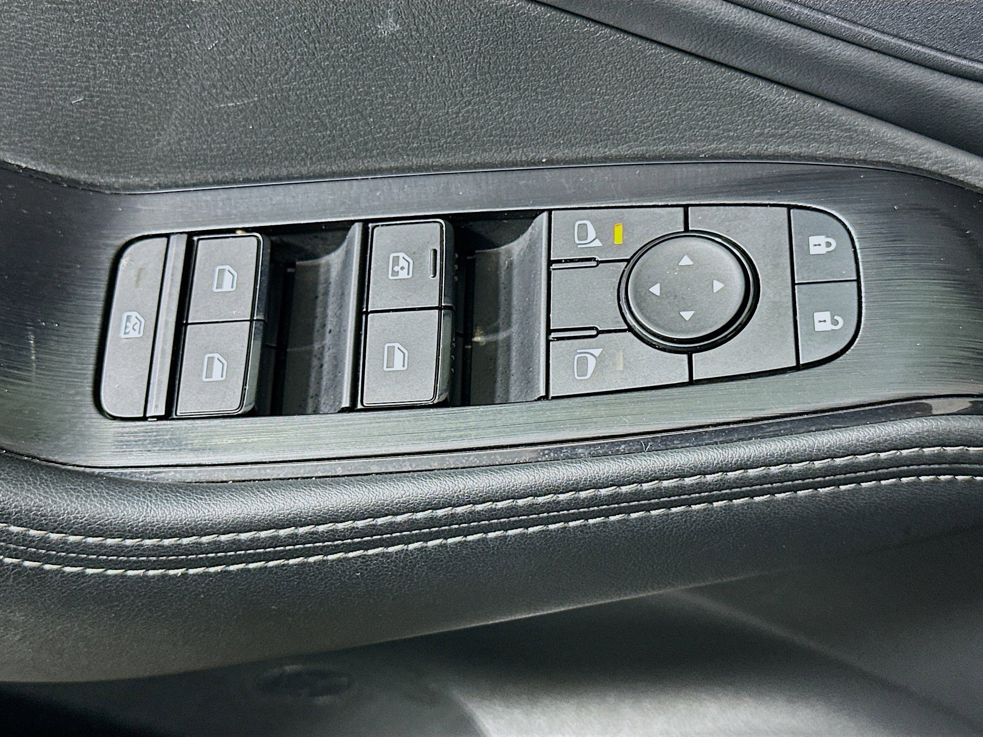 Used 2025 Nissan Rogue SV FWD image 15