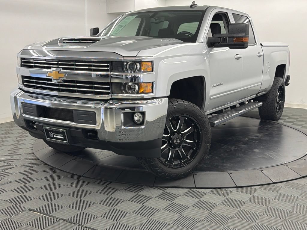 Used 2018 Chevrolet Silverado 2500 LT w/ LT Convenience Package RWD image 3