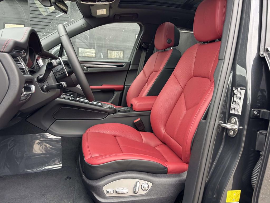 New 2026 Porsche Macan image 5