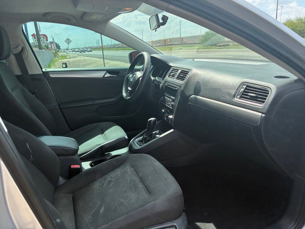 Used 2015 Volkswagen Jetta SE FWD image 23