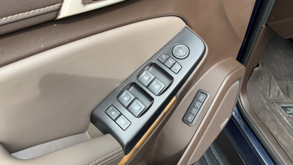 Certified 2020 GMC Yukon XL Denali w/ Denali Premium Package AWD/4WD image 31