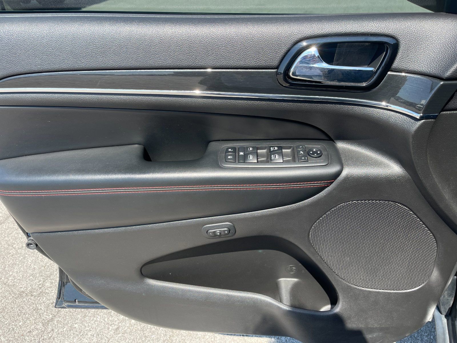 Used 2019 Jeep Grand Cherokee Trailhawk w/ Trailhawk Luxury Group image 12