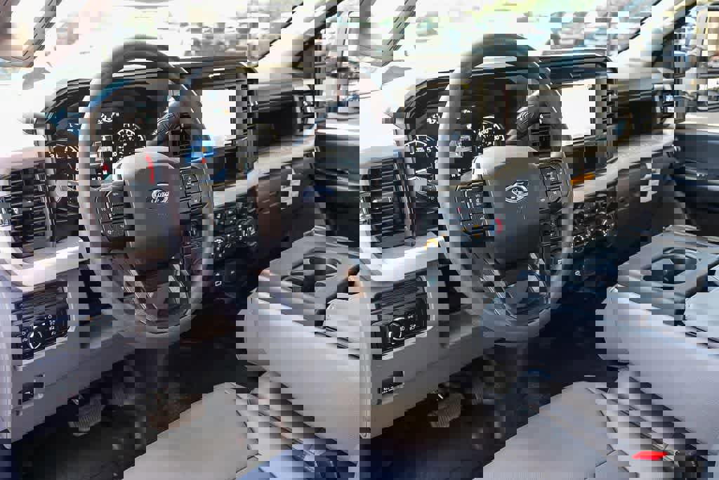 New 2026 Ford F250 XL w/ XL Chrome Package image 17