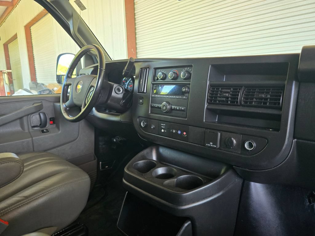 Used 2022 Chevrolet Express 3500 LS RWD image 3