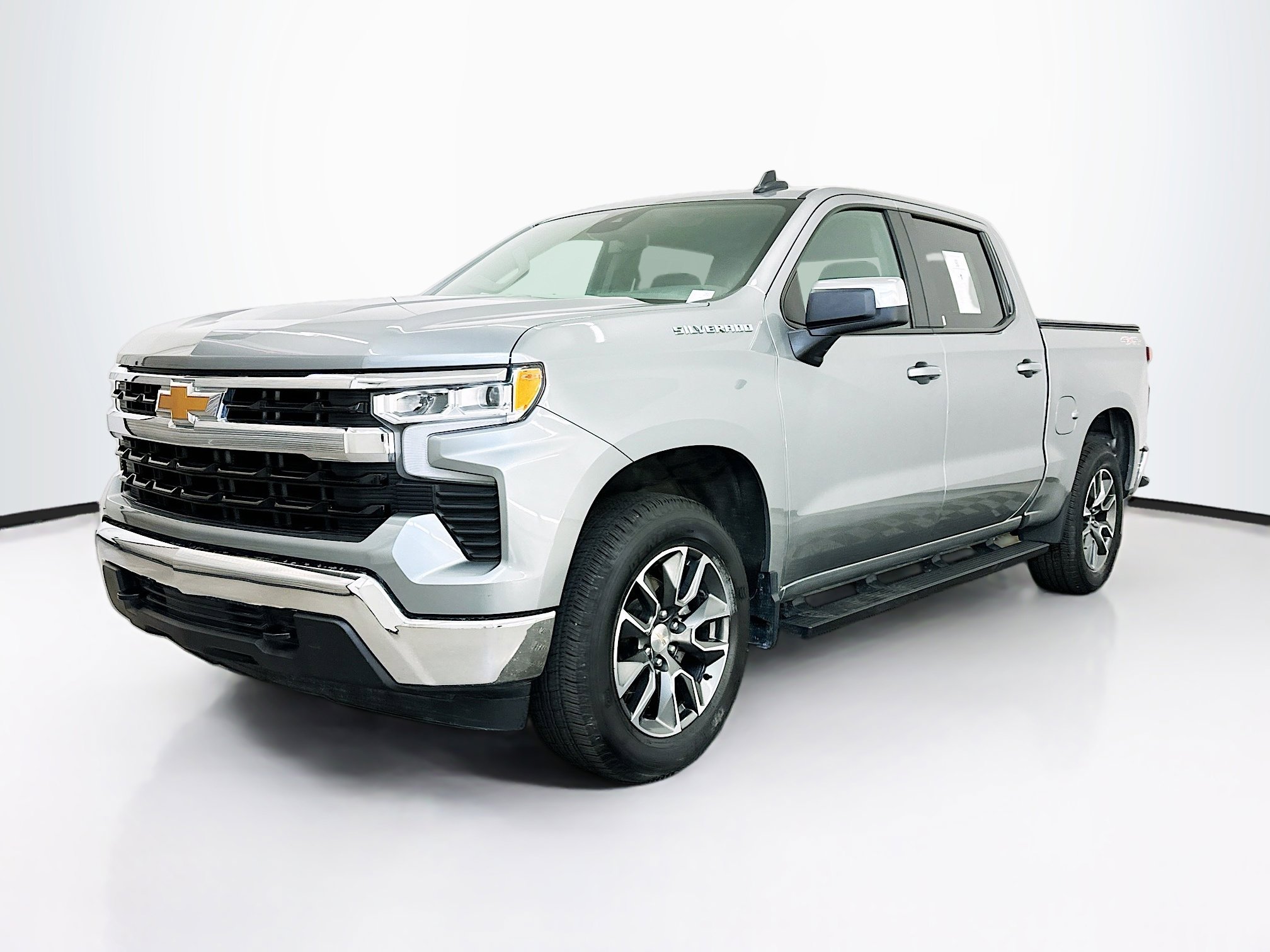 Used 2024 Chevrolet Silverado 1500 LT image 3