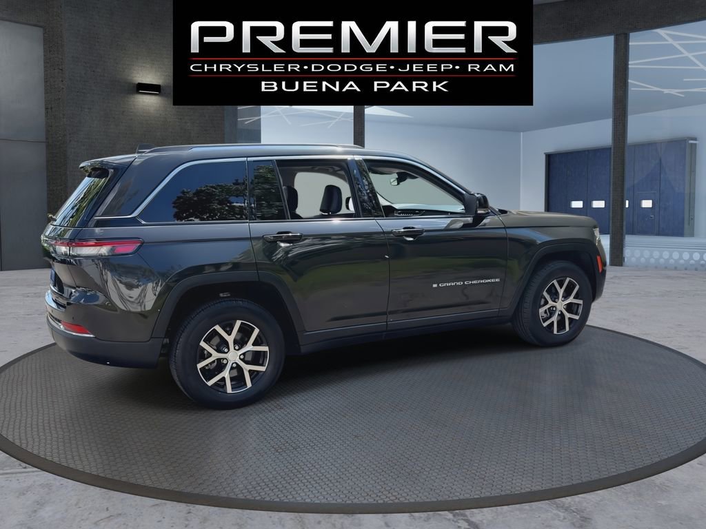 Used 2023 Jeep Grand Cherokee Limited w/ Trailer Tow Prep Group (B) AWD/4WD image 8