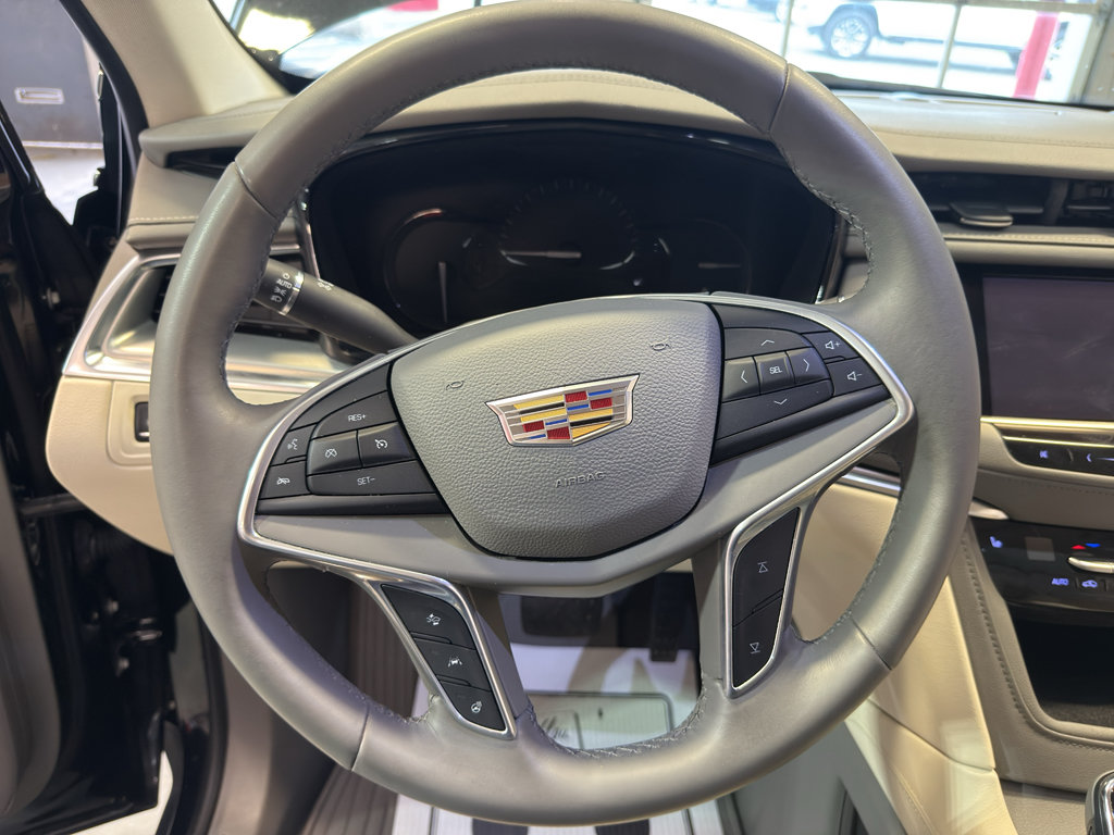 Used 2017 Cadillac XT5 Luxury w/ Driver Awareness Package AWD/4WD image 16