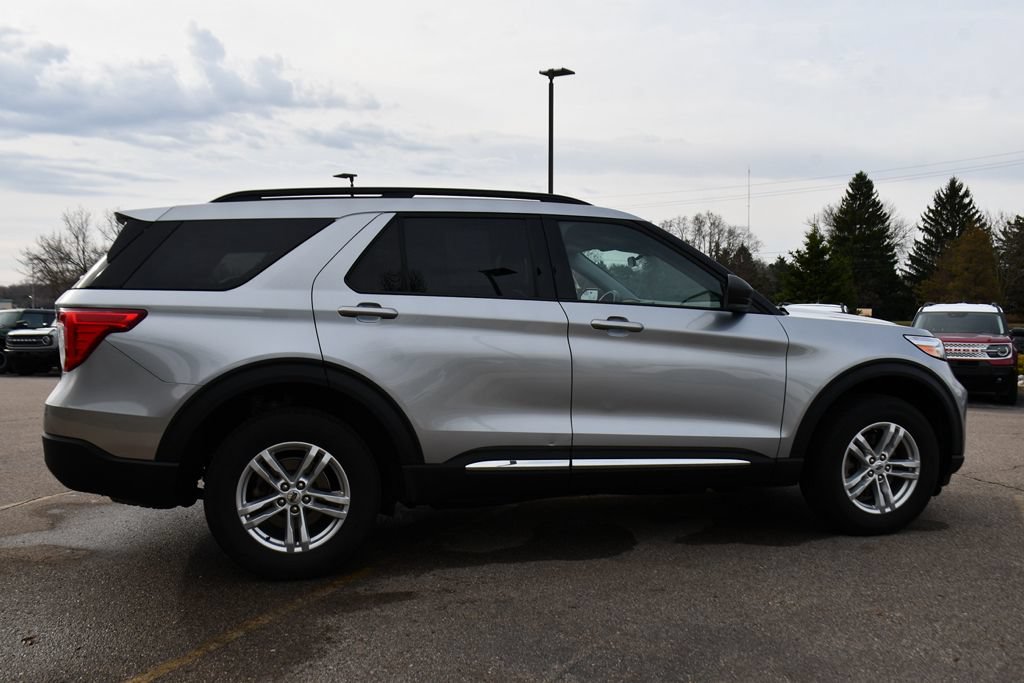 Used 2023 Ford Explorer XLT w/ Equipment Group 202A AWD/4WD image 6