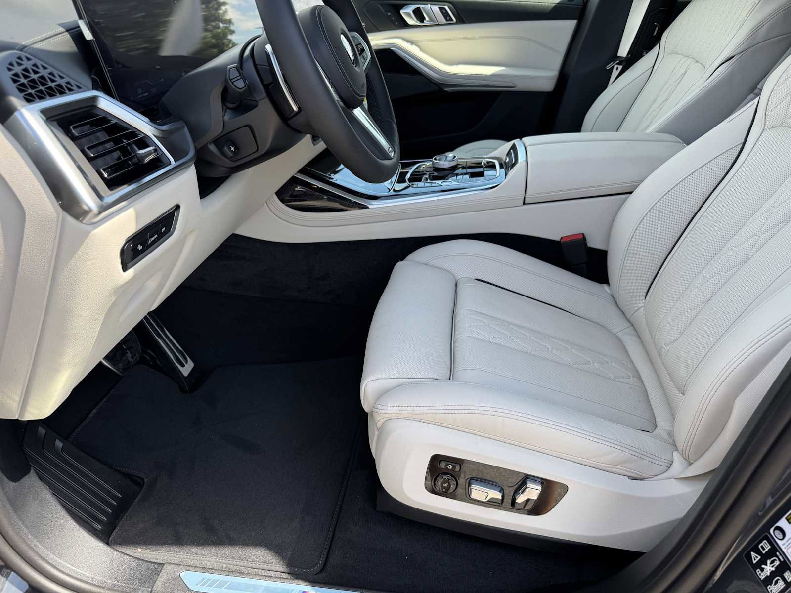 New 2026 BMW X7 xDrive40i w/ M Sport Package image 9
