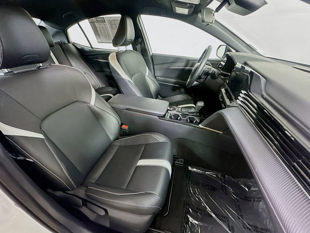 Used 2025 Toyota Camry SE FWD image 12