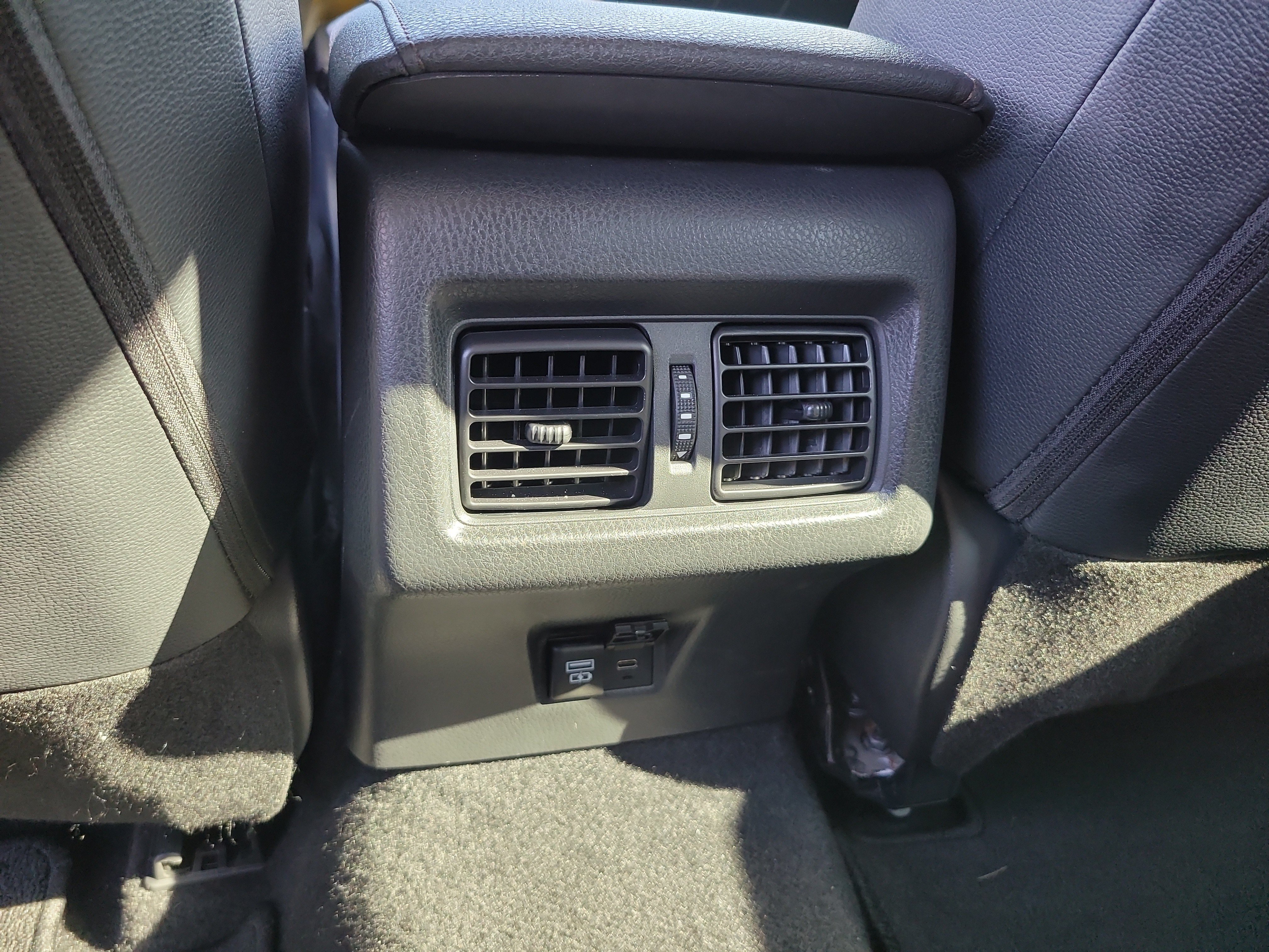Used 2025 Toyota Camry XLE FWD image 13