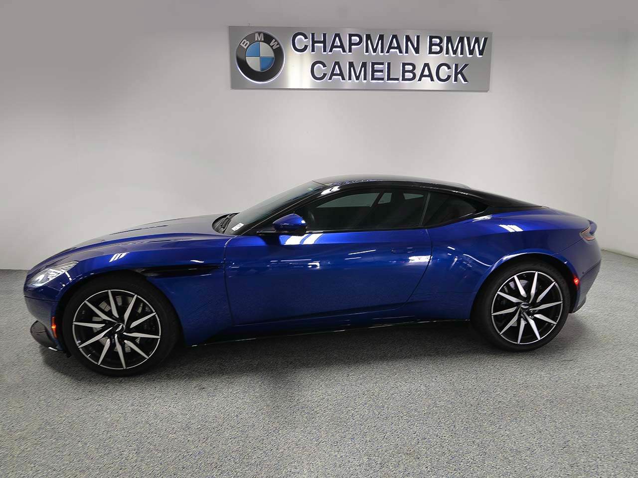 Used 2018 Aston Martin DB11 V12 RWD image 3