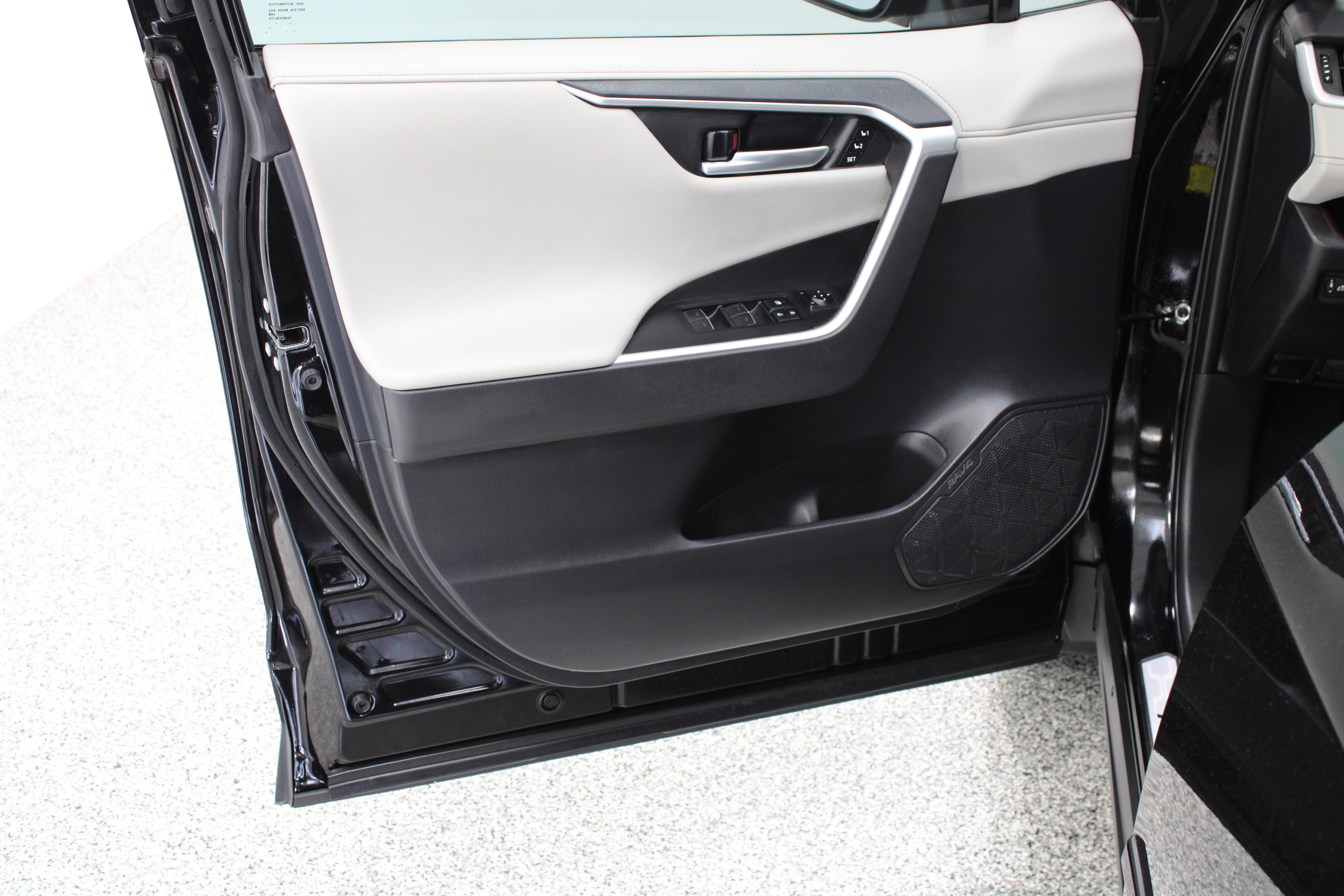 Certified 2025 Toyota RAV4 Limited FWD image 12