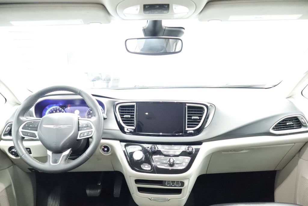 Certified 2023 Chrysler Pacifica Touring-L FWD image 22