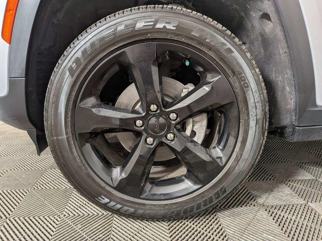 Certified 2024 Jeep Grand Cherokee Altitude image 30