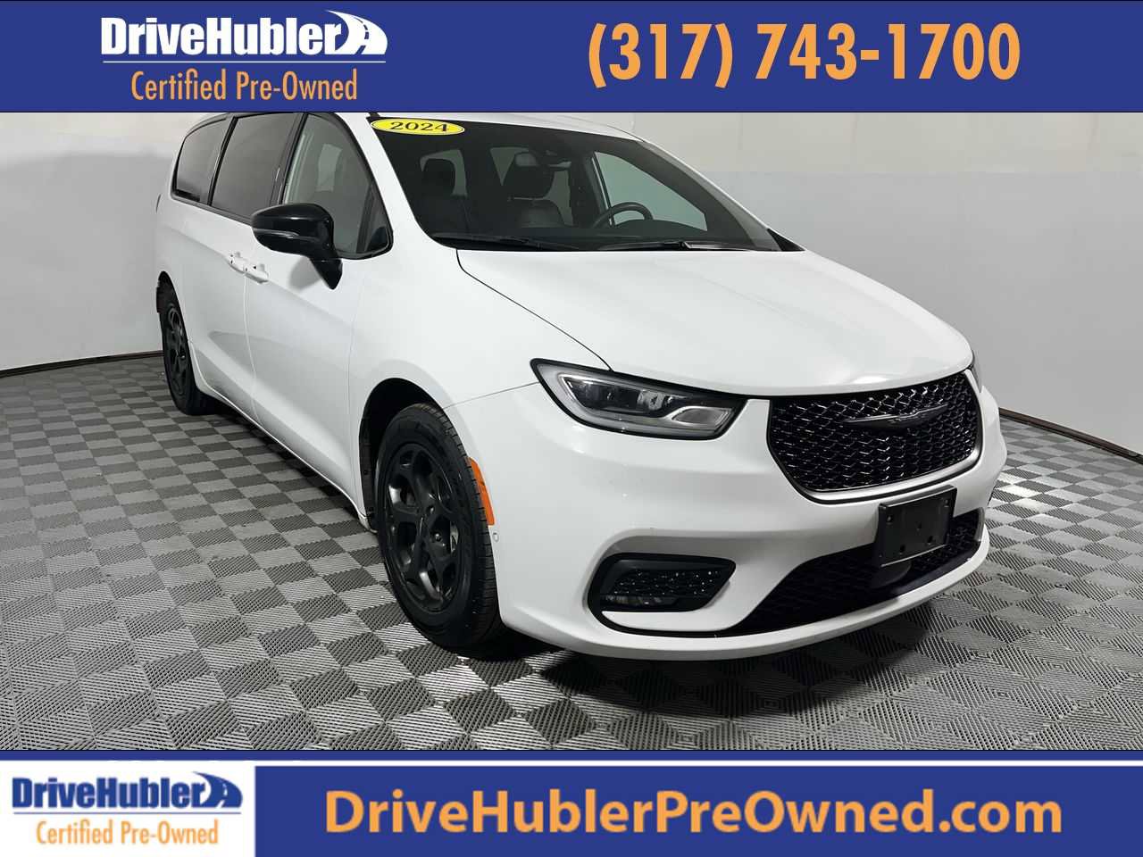 Used 2024 Chrysler Pacifica Limited image 1