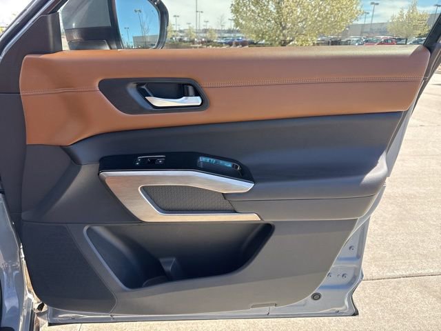 Used 2024 Nissan Pathfinder Platinum image 22