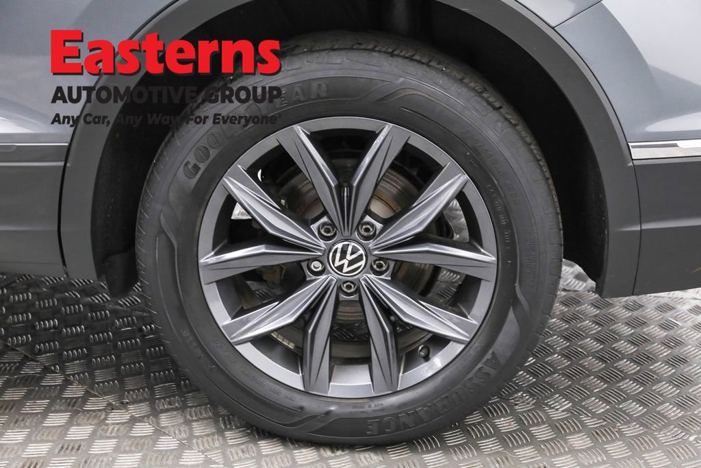Used 2022 Volkswagen Tiguan SE w/ Panoramic Sunroof Package image 34