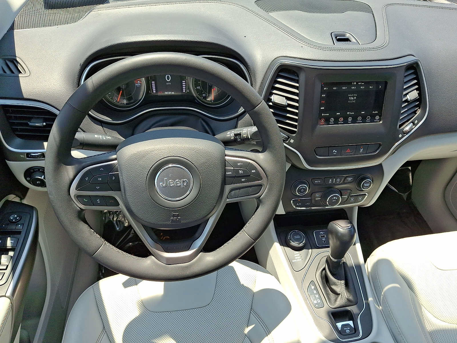 Used 2021 Jeep Cherokee Latitude Lux w/ Sun & Sound Group AWD/4WD image 22