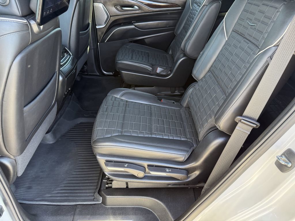 Used 2022 Cadillac Escalade Sport Platinum image 11