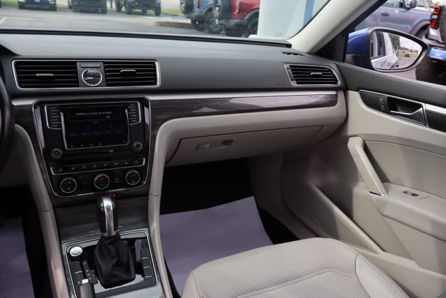 Used 2017 Volkswagen Passat 1.8T SE FWD image 27