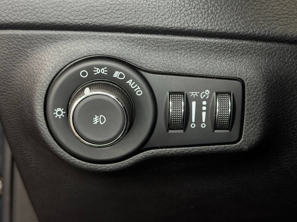 Used 2018 Jeep Compass Trailhawk w/ Leather Interior Group AWD/4WD image 18