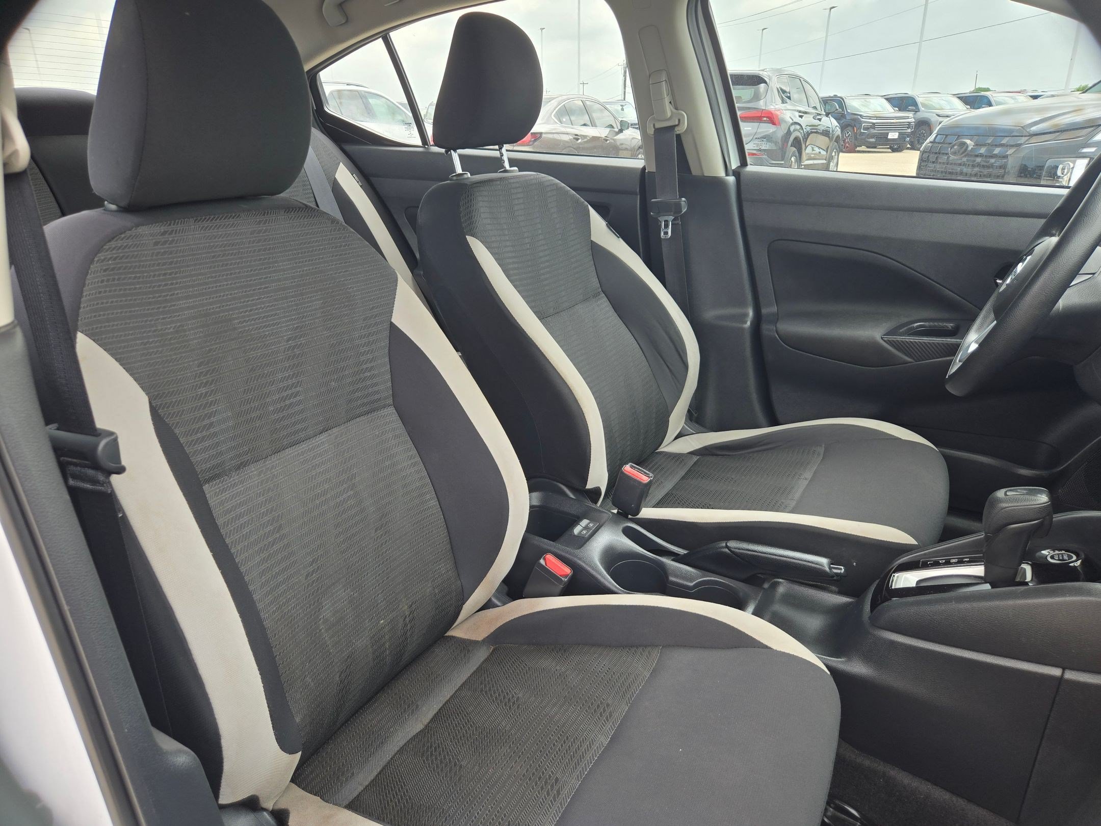 Used 2022 Nissan Versa SV FWD image 26