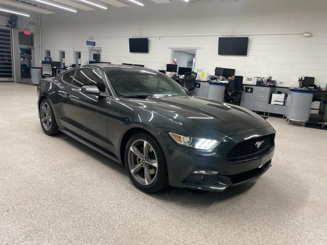 Used 2016 Ford Mustang Coupe image 3