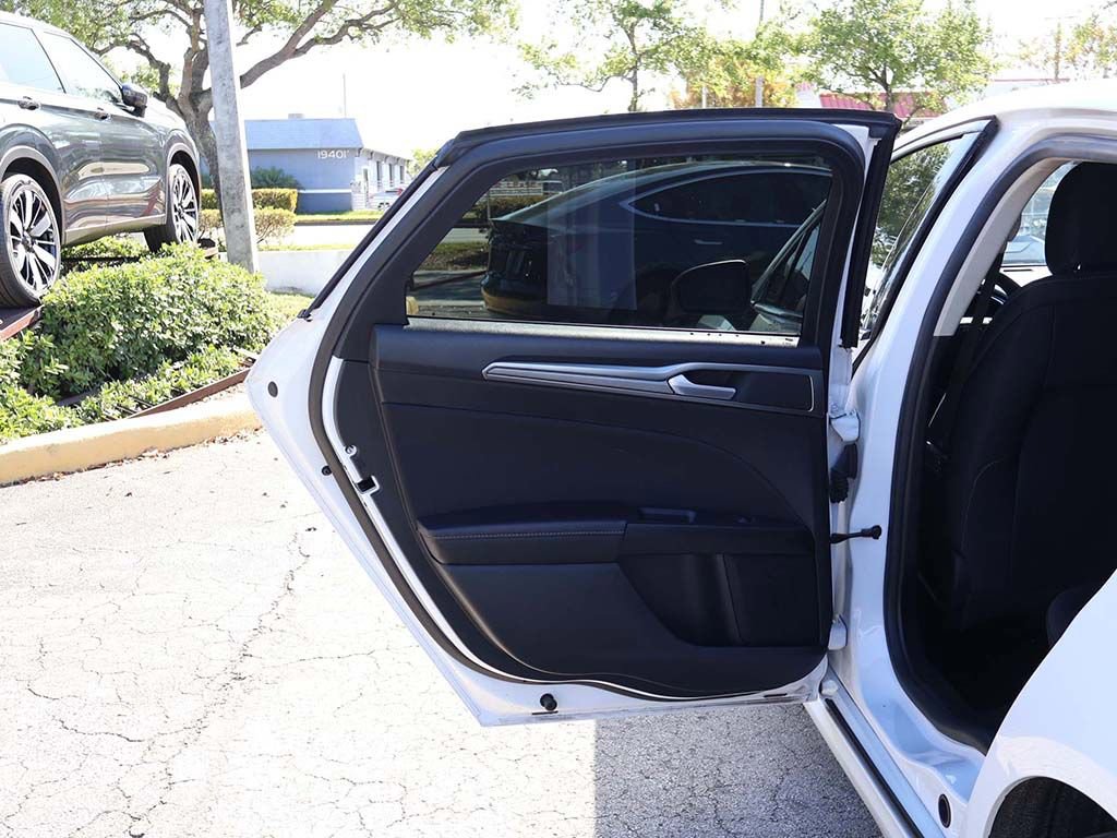 Used 2020 Ford Fusion SE image 23