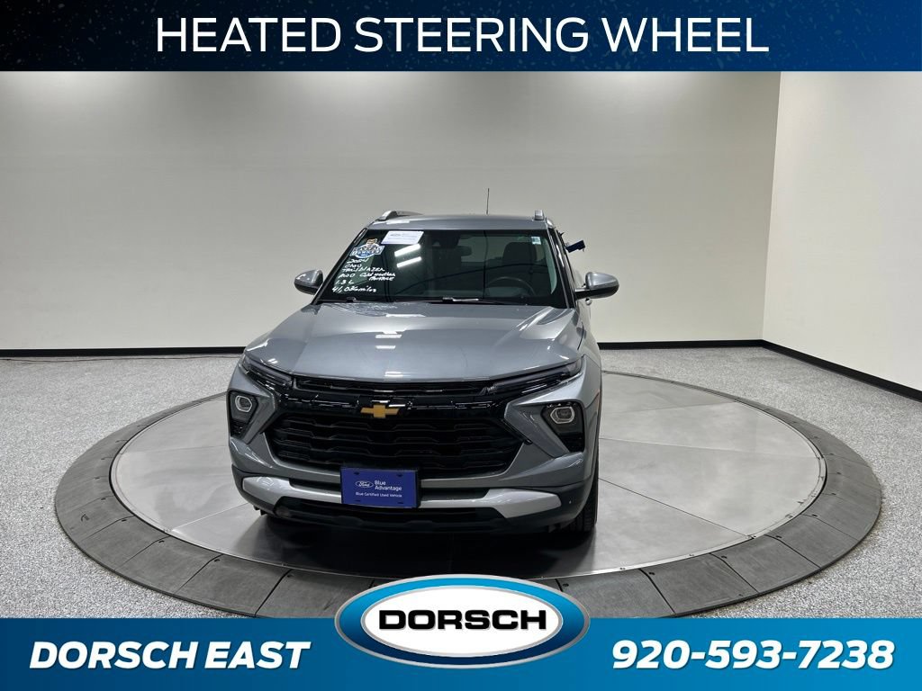 Used 2024 Chevrolet TrailBlazer LT w/ LT Cold Weather Package AWD/4WD image 3
