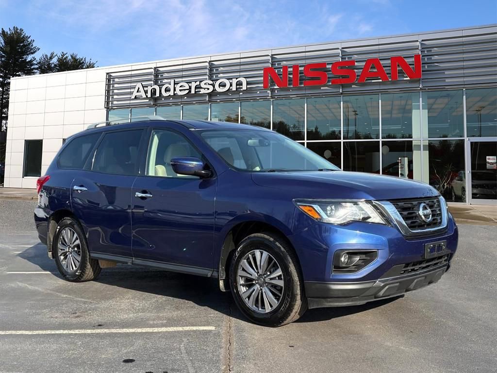 Used 2020 Nissan Pathfinder SV image 1