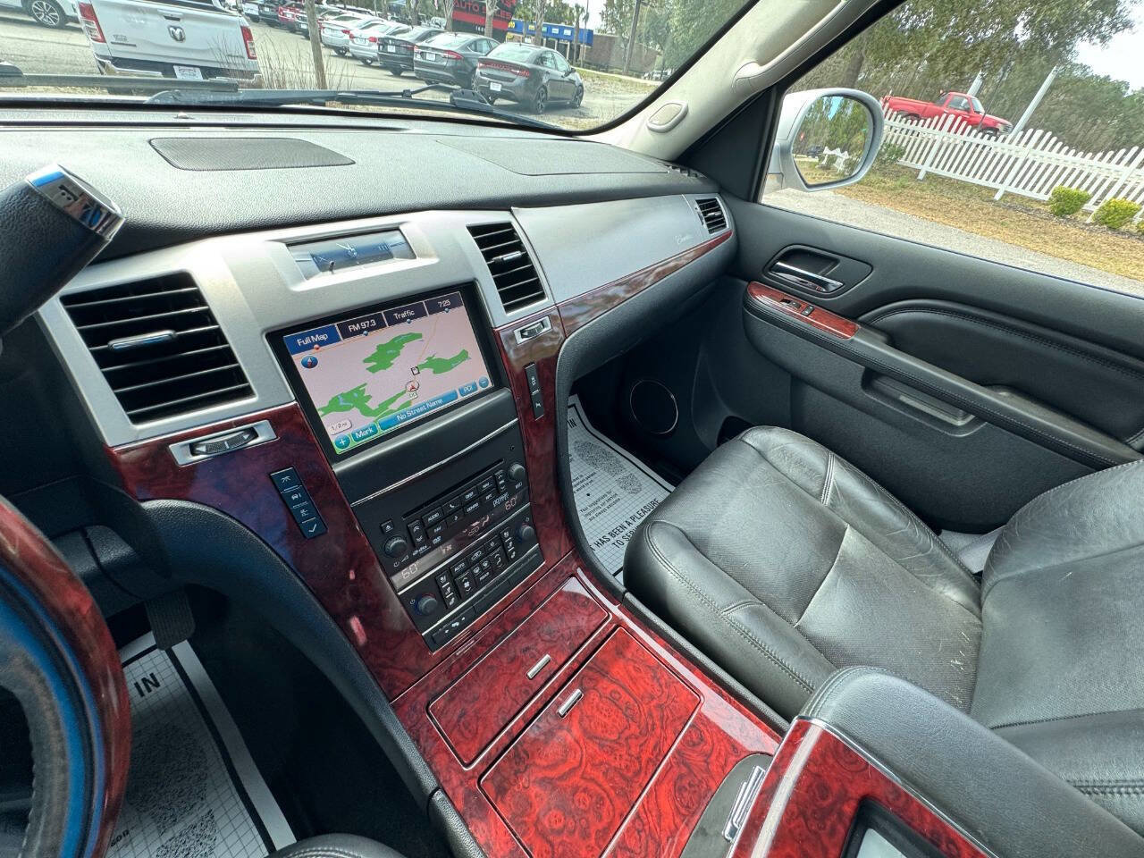 Used 2012 Cadillac Escalade Luxury image 19