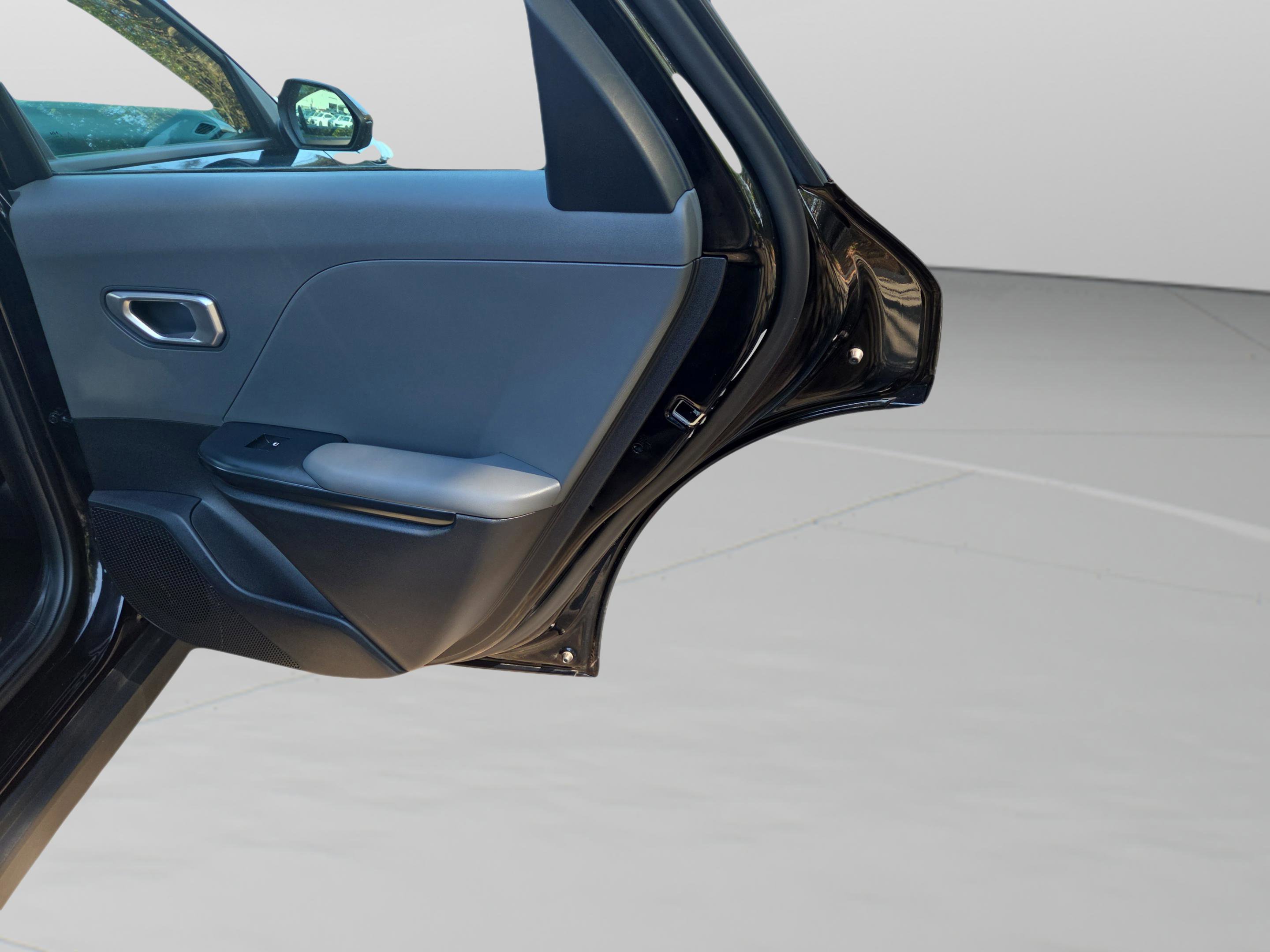 Used 2025 Kia K4 LXS image 35