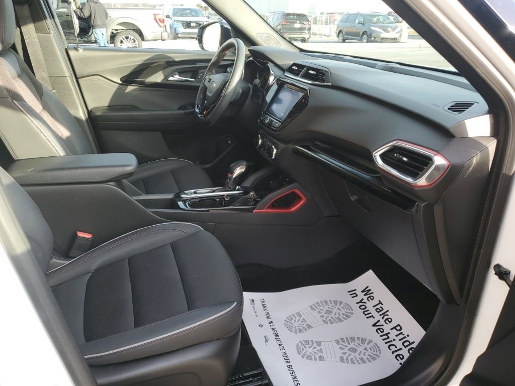 Used 2023 Chevrolet TrailBlazer RS w/ Sun and Liftgate Package image 31
