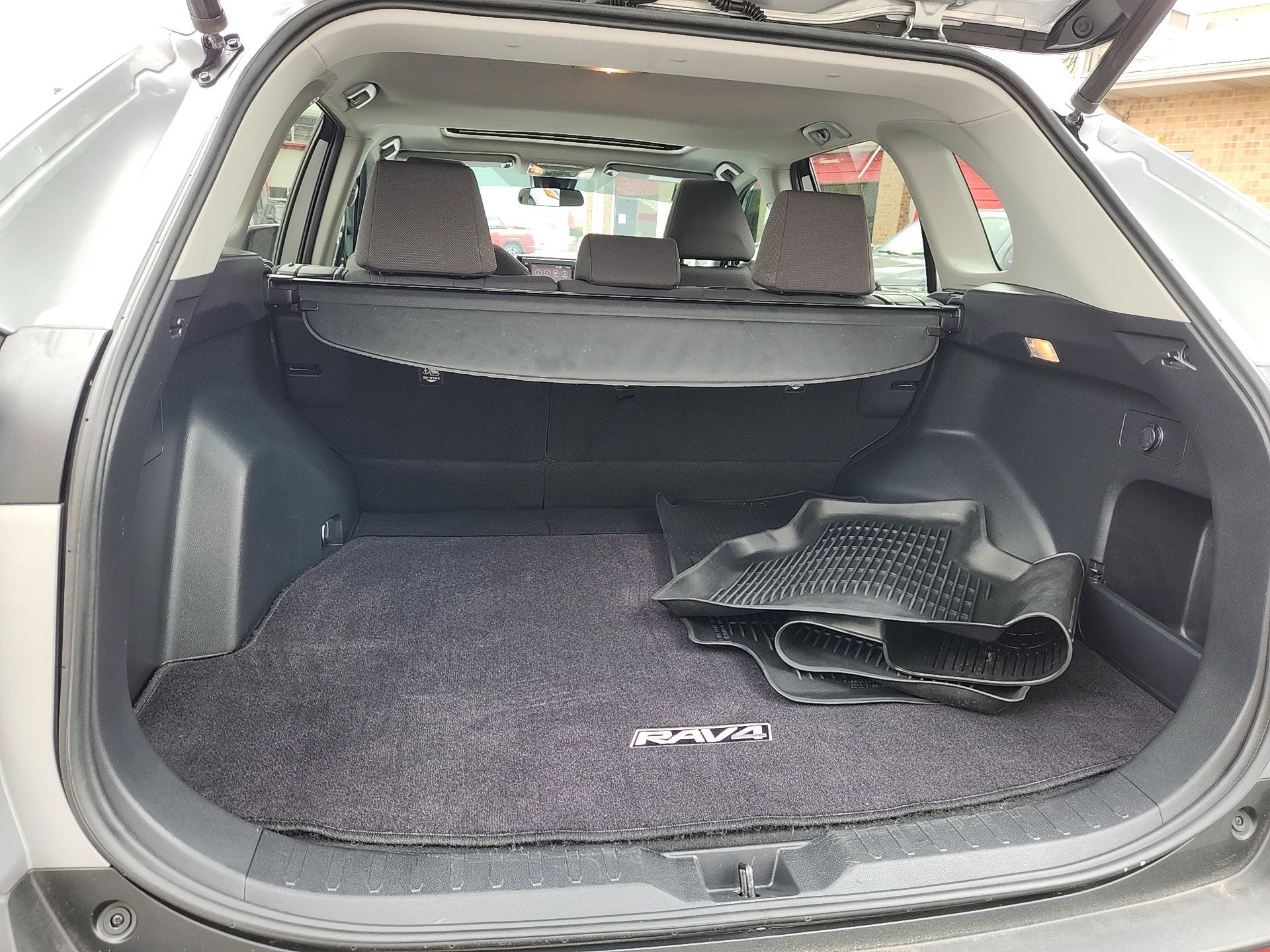 Used 2019 Toyota RAV4 XLE w/ Convenience Package AWD/4WD image 29