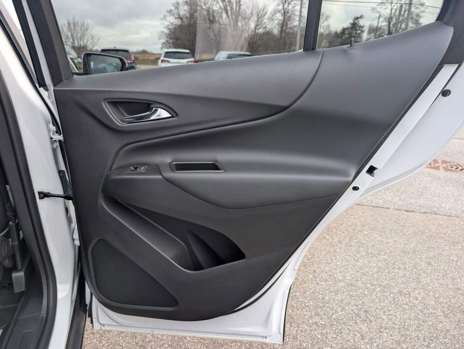 Used 2024 Chevrolet Equinox LT image 32