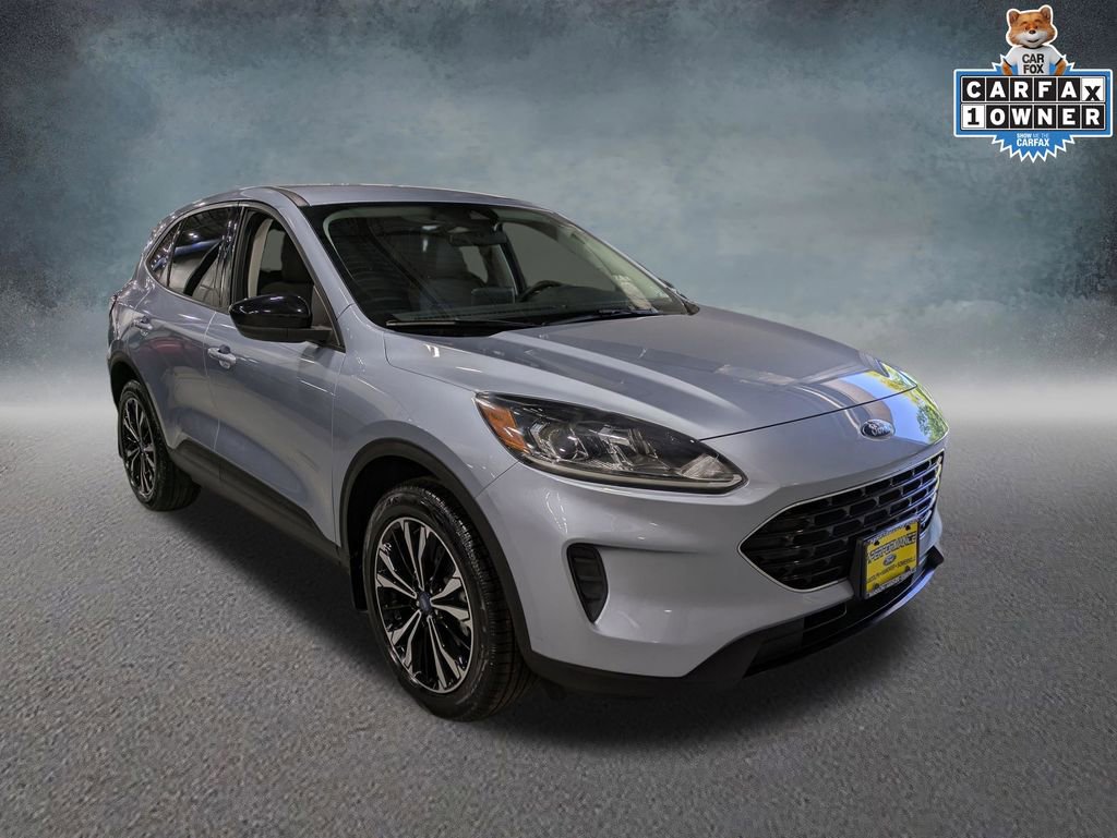 Used 2022 Ford Escape SE w/ SE Sport Appearance Package AWD/4WD image 3