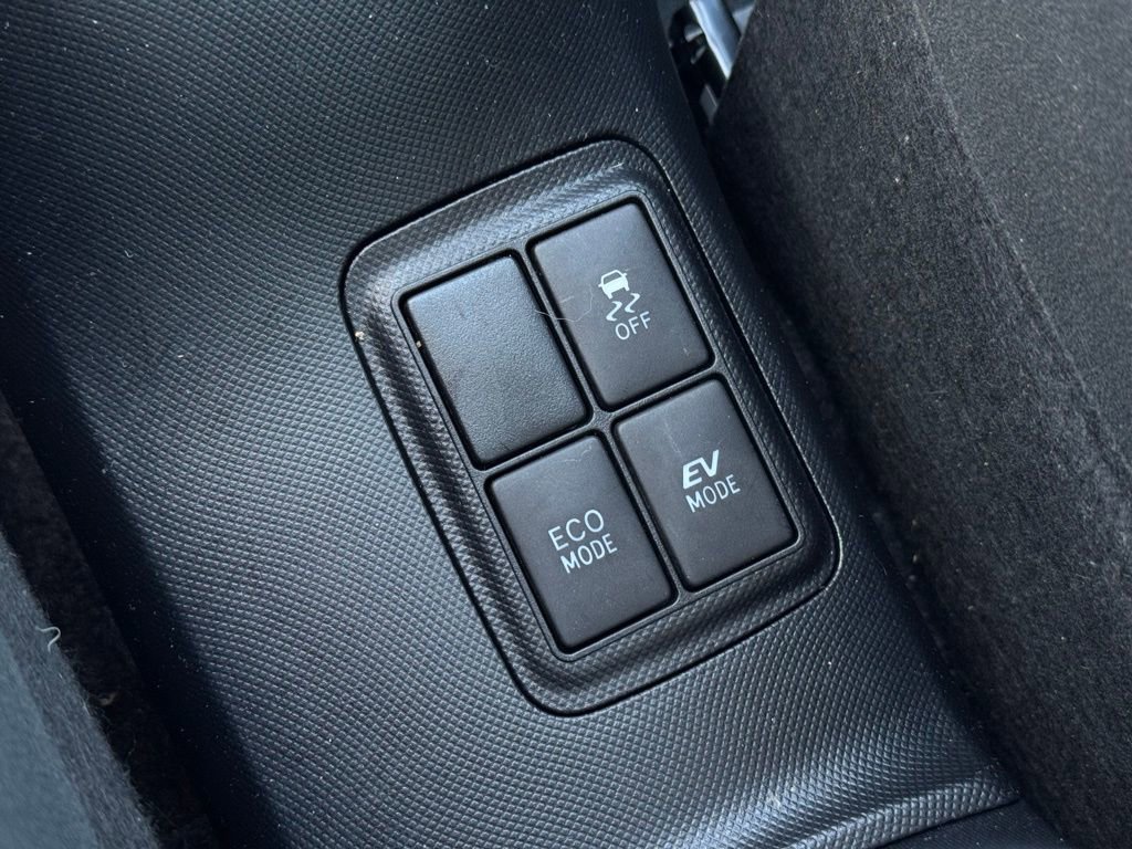 Used 2017 Toyota Prius C One image 32