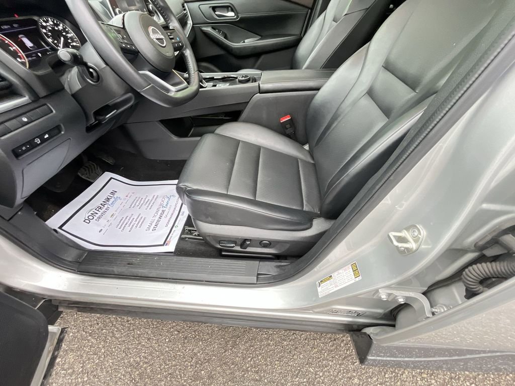 Used 2023 Nissan Rogue SV w/ SV Premium B Package image 12