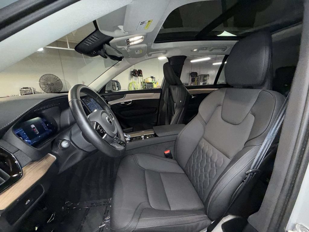 Used 2025 Volvo XC90 B6 Plus AWD/4WD image 2