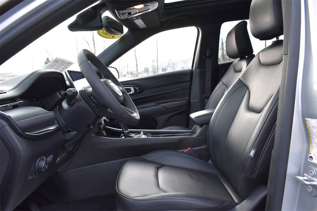 Used 2025 Jeep Compass Limited w/ High Altitude Package image 11