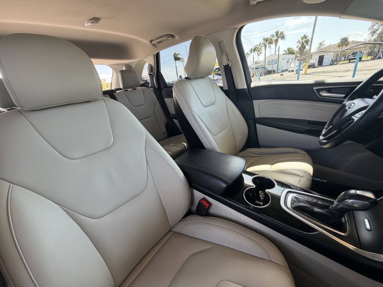 Used 2018 Ford Edge Titanium FWD image 21