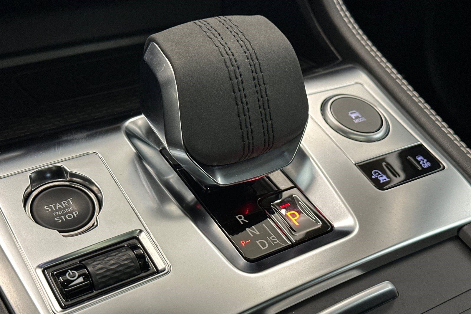 Used 2025 Jaguar F-PACE R-Dynamic S image 24